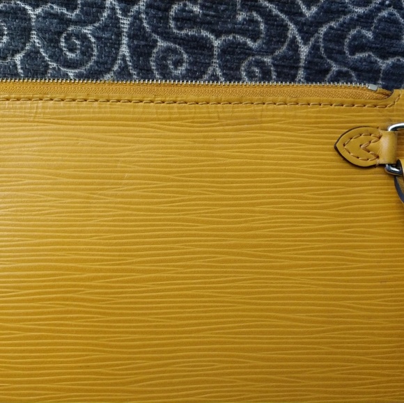 Authentic Louis Vuitton Neverfull Pochette Pouch - Picture 4 of 10